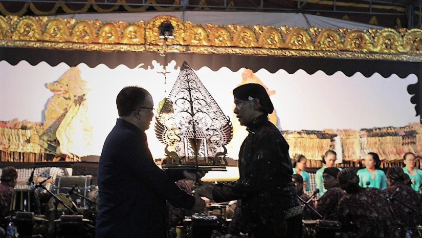 PAGELARAN WAYANG KULIT KI SENO NUGROHO DALAM SEMARAK DIES NATALIS KE-16 STTA