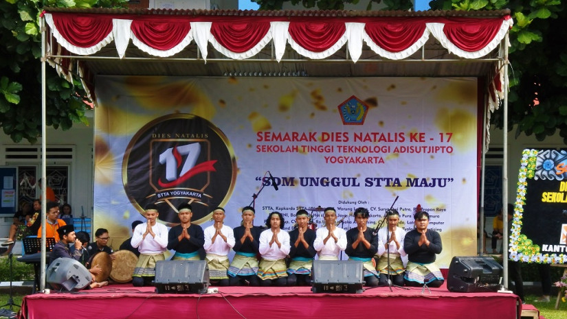 JALAN SEHAT DAN PENTAS SENI MERIAHKAN DIES NATALIS STTA KE-17