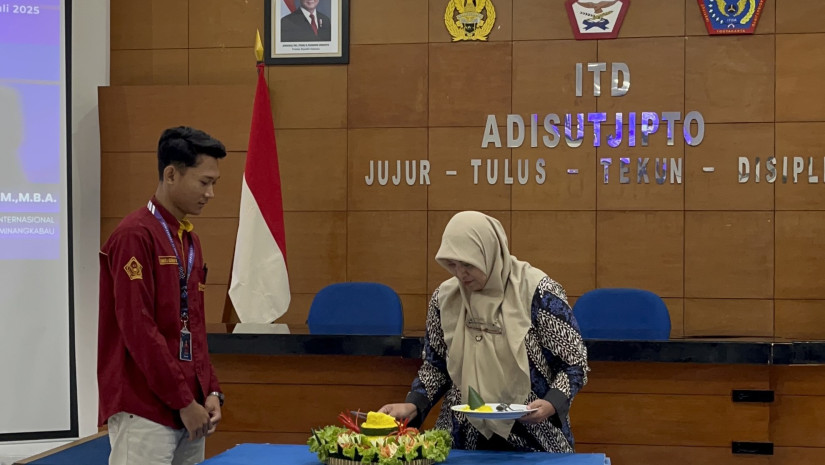 MERAYAKAN INOVASI DAN DEDIKASI: HMTI ITD ADISUTJIPTO GELAR SEMINAR NASIONAL BERTEMA EFISIENSI BANDARA