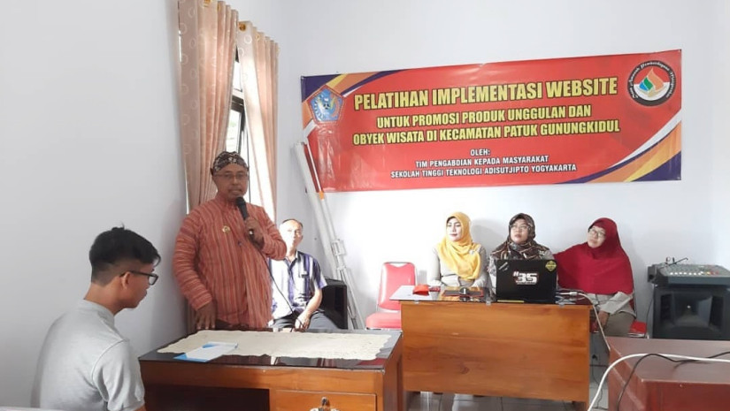 KOLABORASI PENGABDIAN MASYARAKAT DEPARTEMEN TEKNIK INDUSTRI DAN DEPARTEMEN INFORMATIKA “PELATIHAN IMPLEMENTASI WEBSITE UNTUK PROMOSI PRODUK UNGGULAN DAN OBYEK WISATA DI KECAMATAN PATUK GUNUNGKIDUL”