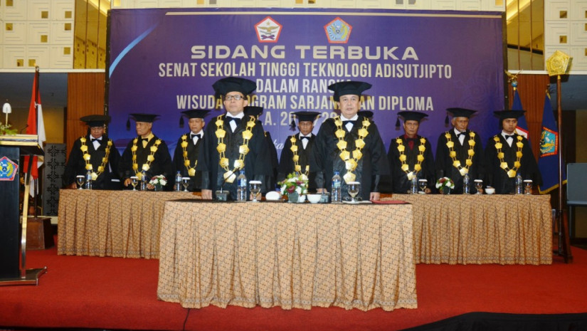 WISUDA PROGRAM SARJANA DAN DIPLOMA STTA 2019 DIHADIRI OLEH KETUM YASAU