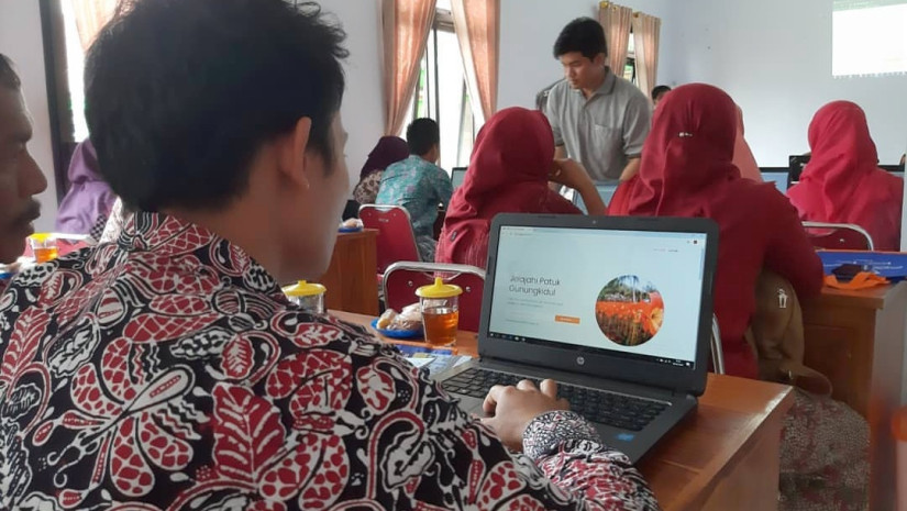 KOLABORASI PENGABDIAN MASYARAKAT DEPARTEMEN TEKNIK INDUSTRI DAN DEPARTEMEN INFORMATIKA “PELATIHAN IMPLEMENTASI WEBSITE UNTUK PROMOSI PRODUK UNGGULAN DAN OBYEK WISATA DI KECAMATAN PATUK GUNUNGKIDUL”
