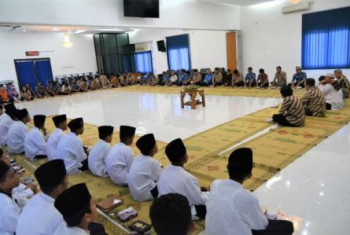 STTA MENGGELAR DOA BERSAMA ANAK YATIM DALAM RANGKA PEMBUKAAN PMB TAHUN AKADEMIK 2019/2020
