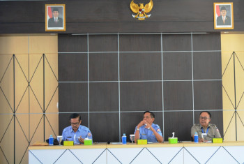 KETUA YAYASAN ADIUPAYA (YASAU) MENINJAU KESIAPAN OPERASIONAL POLTEKES TNI AU ADISUTJIPTO
