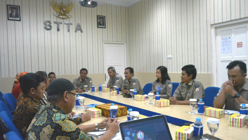 SMK PENERBANGAN KARTIKA AQASA BHAKTI KUNJUNGI STTA