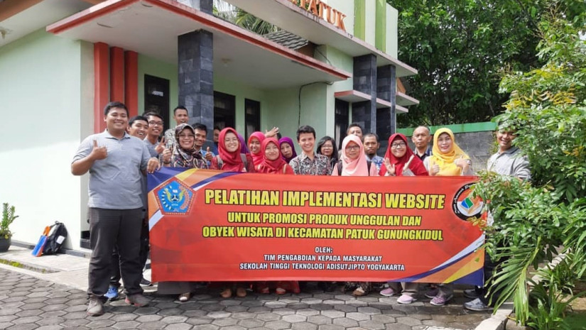 KOLABORASI PENGABDIAN MASYARAKAT DEPARTEMEN TEKNIK INDUSTRI DAN DEPARTEMEN INFORMATIKA “PELATIHAN IMPLEMENTASI WEBSITE UNTUK PROMOSI PRODUK UNGGULAN DAN OBYEK WISATA DI KECAMATAN PATUK GUNUNGKIDUL”