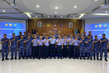 REKTOR ITD ADISUTJIPTO BERIKAN ARAHAN PADA MAHASISWA RPL TNI AU