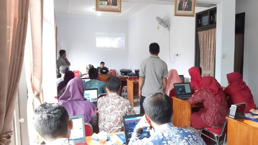 KOLABORASI PENGABDIAN MASYARAKAT DEPARTEMEN TEKNIK INDUSTRI DAN DEPARTEMEN INFORMATIKA “PELATIHAN IMPLEMENTASI WEBSITE UNTUK PROMOSI PRODUK UNGGULAN DAN OBYEK WISATA DI KECAMATAN PATUK GUNUNGKIDUL”