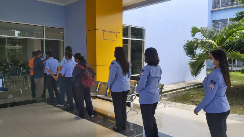 STTA GELAR RAPID TEST UNTUK DOSEN DAN KARYAWANNYA DI RSPAU DR.S. HARDJOLUKITO