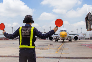 Tertarik Ingin Menjadi Marshaller Pesawat? Ini Syaratnya