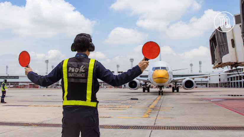 Tertarik Ingin Menjadi Marshaller Pesawat? Ini Syaratnya