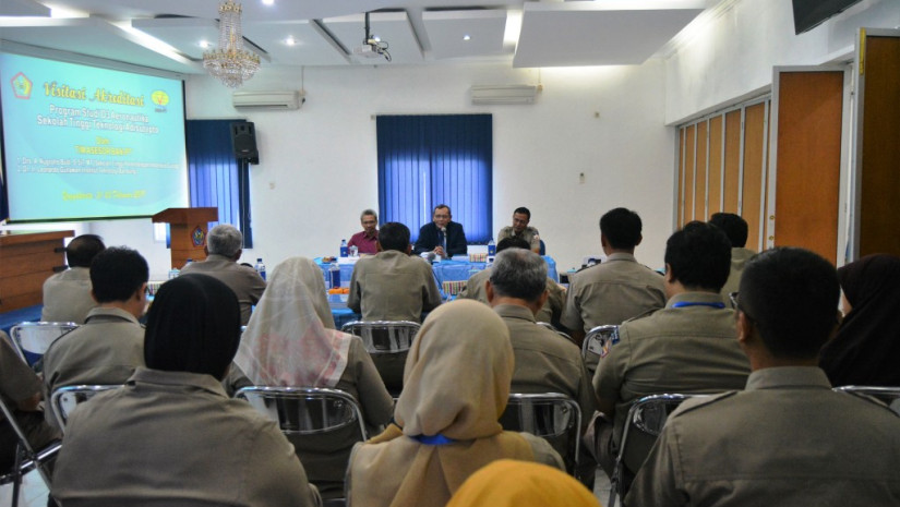 VISITASI AKREDITASI PRODI D3 AERONAUTIKA STTA OLEH TIM ASESOR BAN - PT