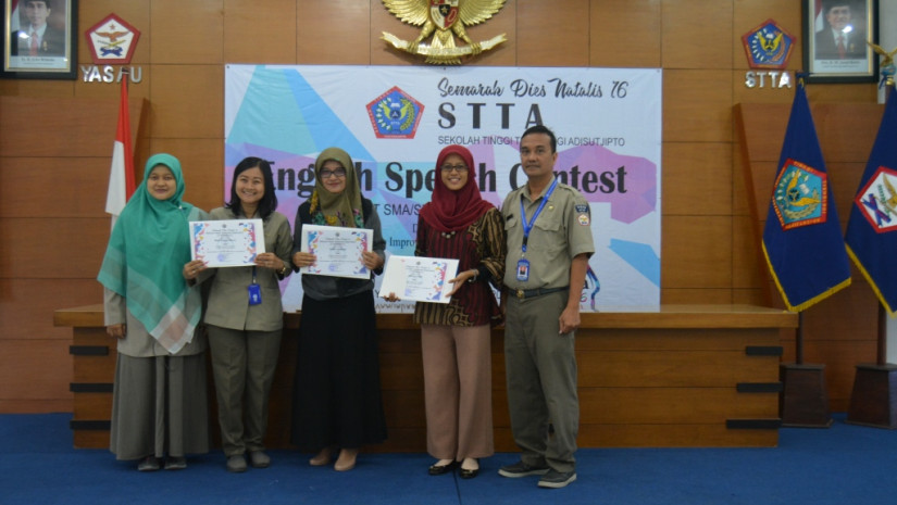 LOMBA PIDATO BAHASA INGGRIS MERIAHKAN DIES NATALIS KE-16 STTA