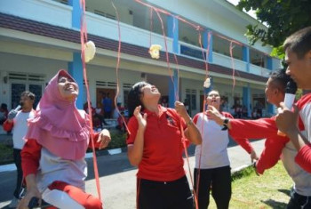 STTA RAYAKAN KEMERDEKAAN RI DENGAN LOMBA ANTAR KARYAWAN DAN DOSEN