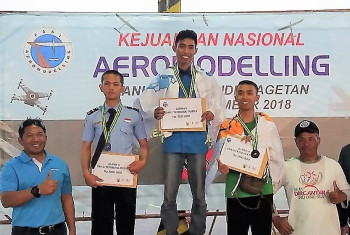 MAHASISWA STTA MERAIH JUARA DALAM KEJUARAAN TERBUKA AEROMODELLING DI LANUD ISWAHJUDI