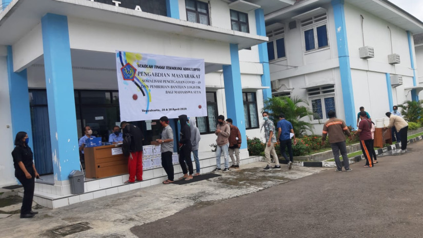 CEGAH COVID-19, STTA BERIKAN SOSIALISASI DAN BANTUAN LOGISTIK KEPADA MAHASISWANYA