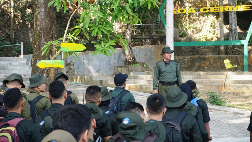 KEGIATAN WISATA ALAM DEPARTEMEN D-III AERONAUTIKA DI GOA CERME DAN PANTAI DEPOK