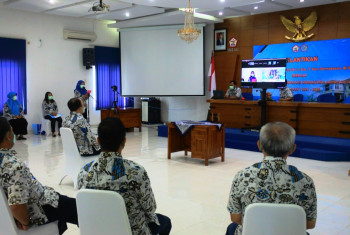 REKTOR PERTAMA ITD ADISUTJIPTO RESMI DILANTIK