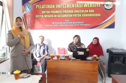 KOLABORASI PENGABDIAN MASYARAKAT DEPARTEMEN TEKNIK INDUSTRI DAN DEPARTEMEN INFORMATIKA “PELATIHAN IMPLEMENTASI WEBSITE UNTUK PROMOSI PRODUK UNGGULAN DAN OBYEK WISATA DI KECAMATAN PATUK GUNUNGKIDUL”
