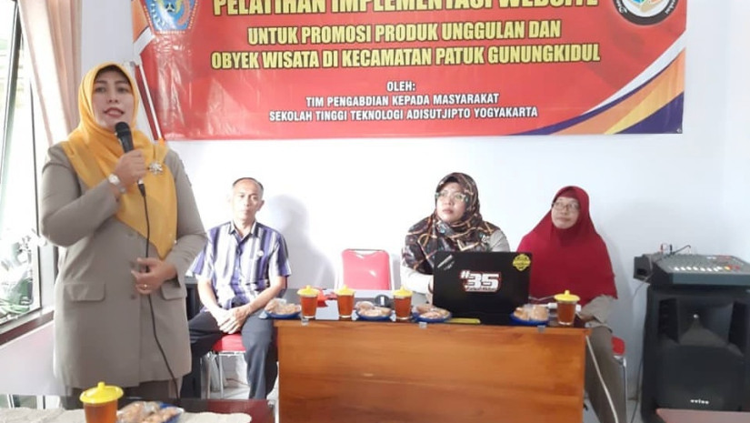 KOLABORASI PENGABDIAN MASYARAKAT DEPARTEMEN TEKNIK INDUSTRI DAN DEPARTEMEN INFORMATIKA “PELATIHAN IMPLEMENTASI WEBSITE UNTUK PROMOSI PRODUK UNGGULAN DAN OBYEK WISATA DI KECAMATAN PATUK GUNUNGKIDUL”