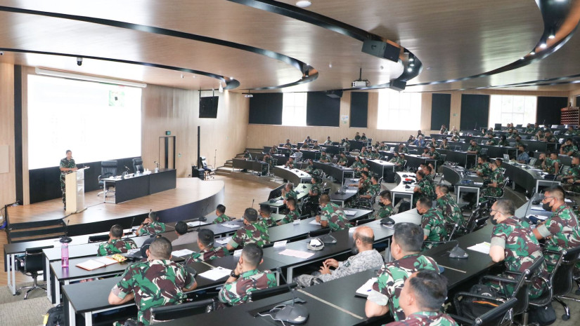 REKTOR ITD ADISUTJIPTO BERIKAN CERAMAH CYBER WARFARE KEPADA PASIS SEKOAU ANGKATAN 59 TP 2022