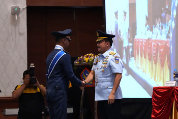 ITD ADISUTJIPTO CETAK LULUSAN BERPRESTASI: WISUDAWAN CUMLAUDE SIAP MENGHARUMKAN BANGSA