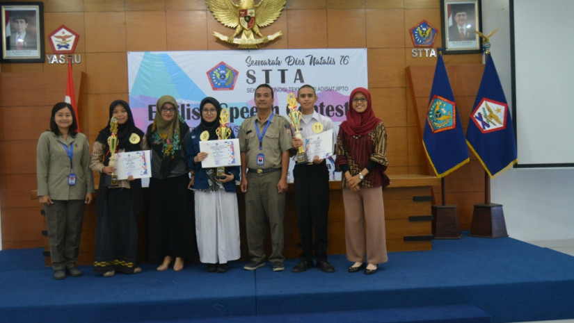 LOMBA PIDATO BAHASA INGGRIS MERIAHKAN DIES NATALIS KE-16 STTA