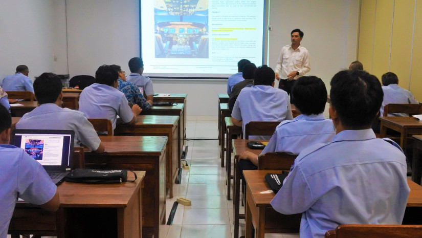 AIRCRAFT GENERAL FAMILIARIZATION PESAWAT BOEING 737-900 NG PADA PRODI D III AERONAUTIKA
