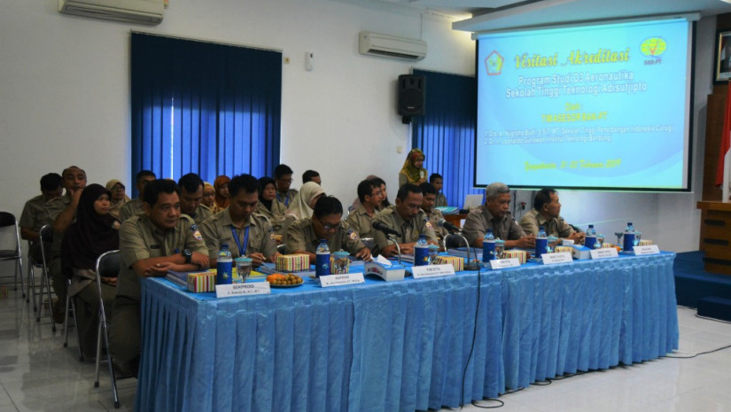 VISITASI AKREDITASI PRODI D3 AERONAUTIKA STTA OLEH TIM ASESOR BAN - PT